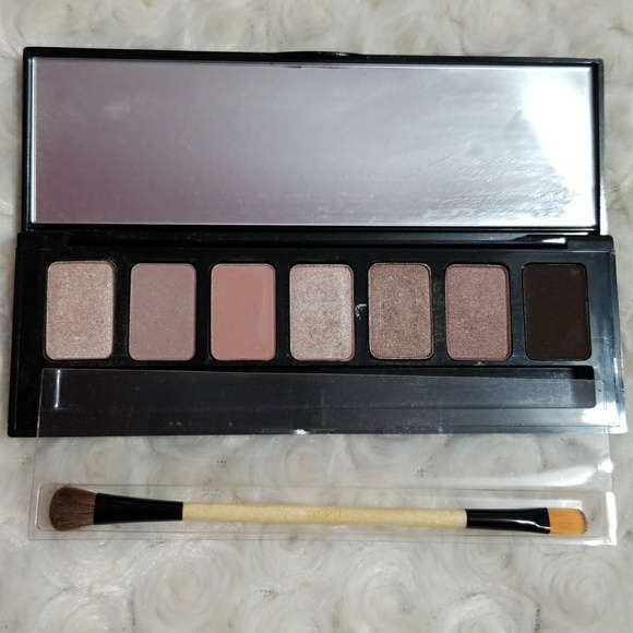 Bobbi Brown Other - SALE Bobbi Brown Shimmering Nude Eyeshadow Palette